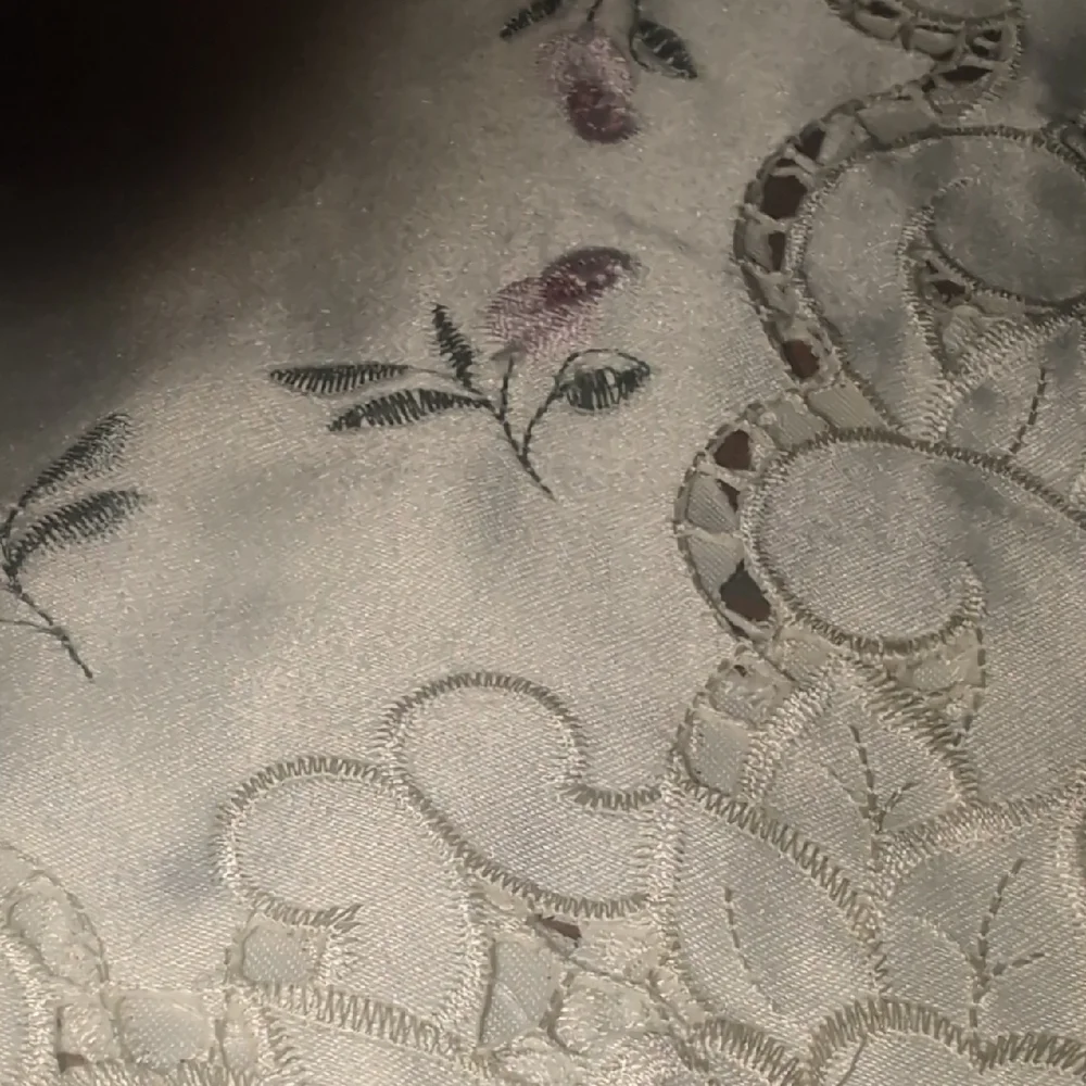 Machine Made Vintage Linens Lot #18 - Picture 4 of 13